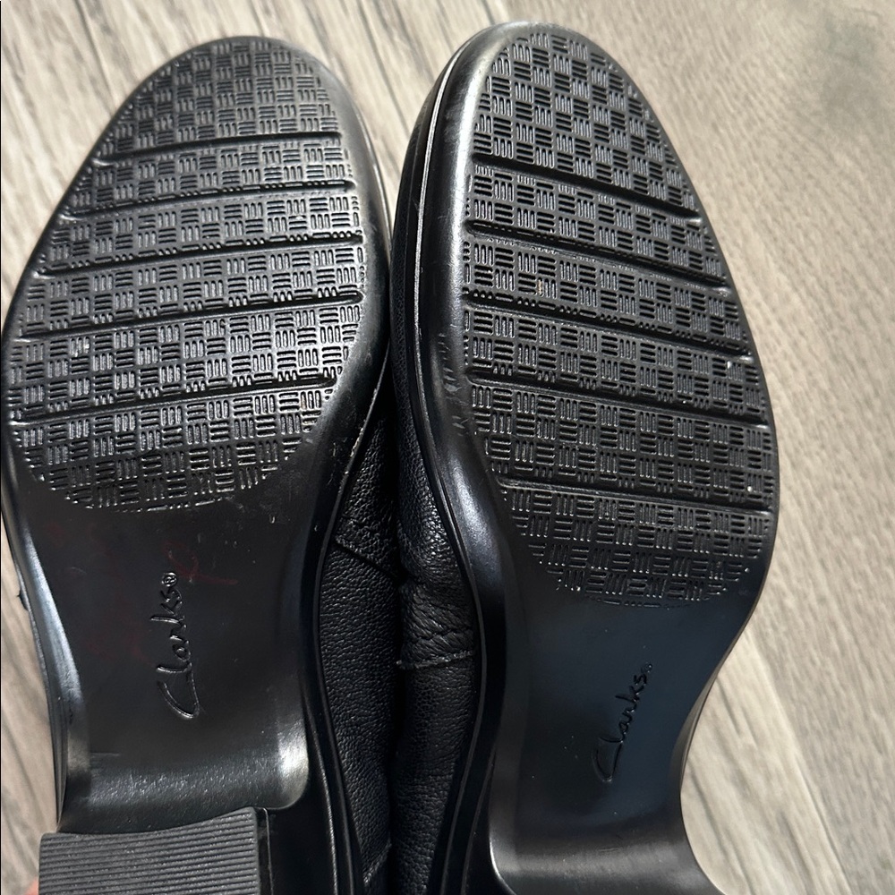 Clarks black Leather Slip-On Loafers chunky heal women’s size‎ 8 - Picture 9 of 11